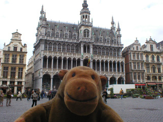 Mr Monkey looking at the Maison de Roi