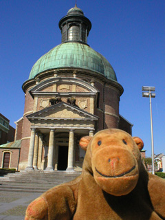 Mr Monkey outside the Royal Chapel