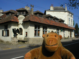 Mr Monkey looking at Bivouac de l'Empereur