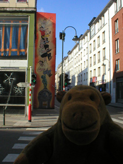 Mr Monkey across the street from the Suske en Wiske mural