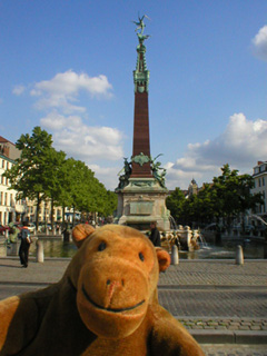 Mr Monkey looking at the Anspach fountain