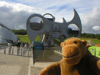 Mr Monkey watching the two gondolas pass each other