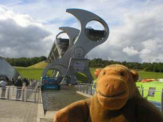 Mr Monkey watching the end of the Wheel's circuit