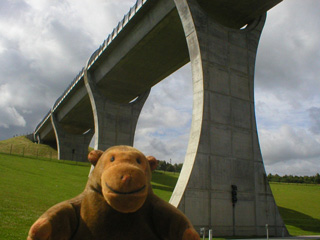 Mr Monkey looking at the supports of the aqueduct