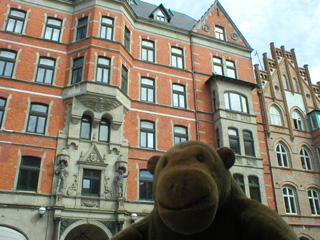 Mr Monkey looking at a building on Ostergatan