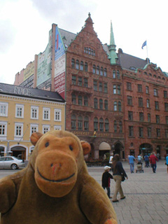 Mr Monkey looking at the Apoteket Lejonet Pharmacy