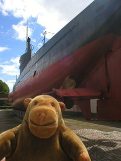 Mr Monkey examining the stern of the U3