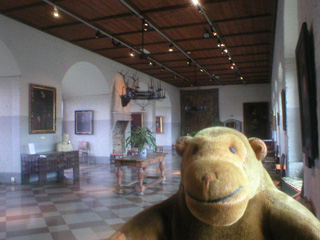 Mr Monkey in the Hall of the Nobility