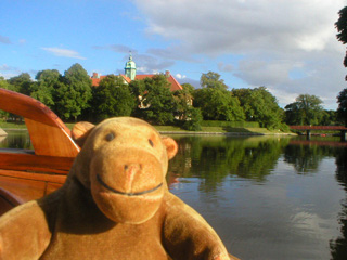 Mr Monkey sailing through the Kungsparken