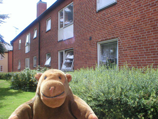 Mr Monkey outisde red brick building on Runnerströms torg