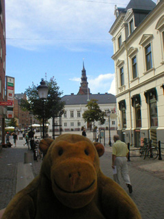 Mr Monkey looking towards the Stortorget