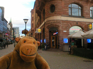 Mr Monkey outside Gloria on Stortorget