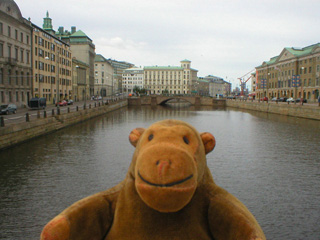 Mr Monkey looking west along Hamnkanalen