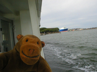Mr Monkey looking round the side of the ferry at Nya Älvsborg