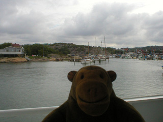 Mr Monkey leaving Saltholmen harbour