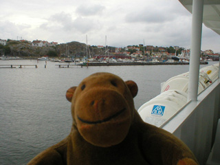 Mr Monkey approaching Donsö