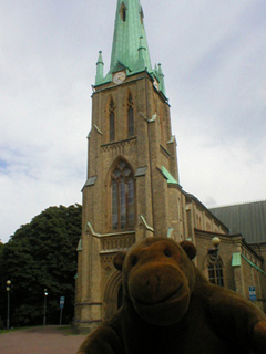 Mr Monkey outside the Hagakyrkan