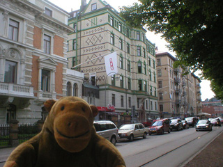 Mr Monkey looking houses on Vasagatan