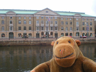 Mr Monkey across the canal from the Göteborg Stadsmuseum