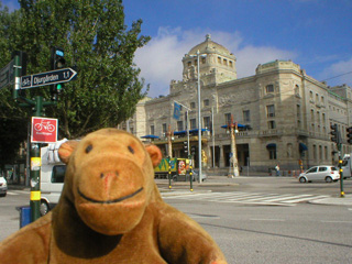 Mr Monkey looking at the Dramaten from across the street