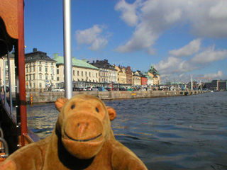 Mr Monkey approaching the Skeppsbron