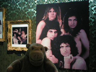 Mr Monkey in front of photo of Queen