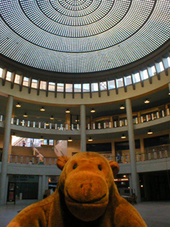 Mr Monkey in the Galerie Ravenstein