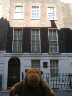 Mr Monkey outside the Benjamin Franklin house