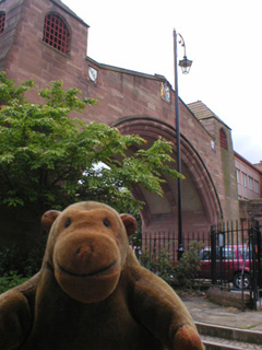 Mr Monkey looking up at the arch of Newgate