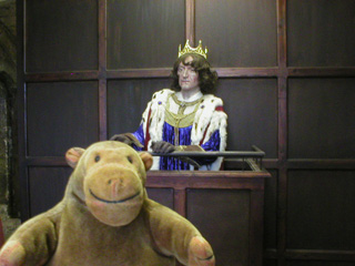 Mr Monkey watching Richard III being cross examined