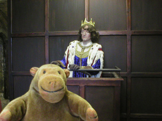 Mr Monkey watching Richard III being cross examined