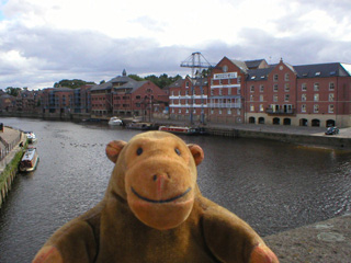 Mr Monkey looking down the Ouse from the Ouse Bridge
