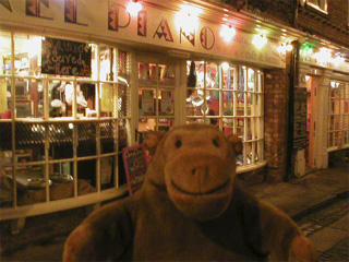 Mr Monkey outside El Piano