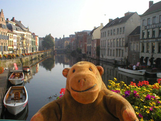 Mr Monkey looking down the Krannlei from the Vleeshuisbrug