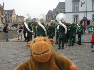 Mr Monkey watching the Fanfare Kimbanguiste play on the Korenlei