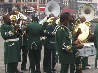 The Fanfare Kimbanguiste playing on the Korenlei