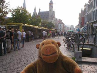 Mr Monkey at the Sunday morning bird market on Vrijdagmarkt