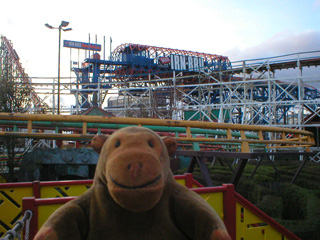 Mr Monkey looking at rollercoasters from the centre of the Chinese maze